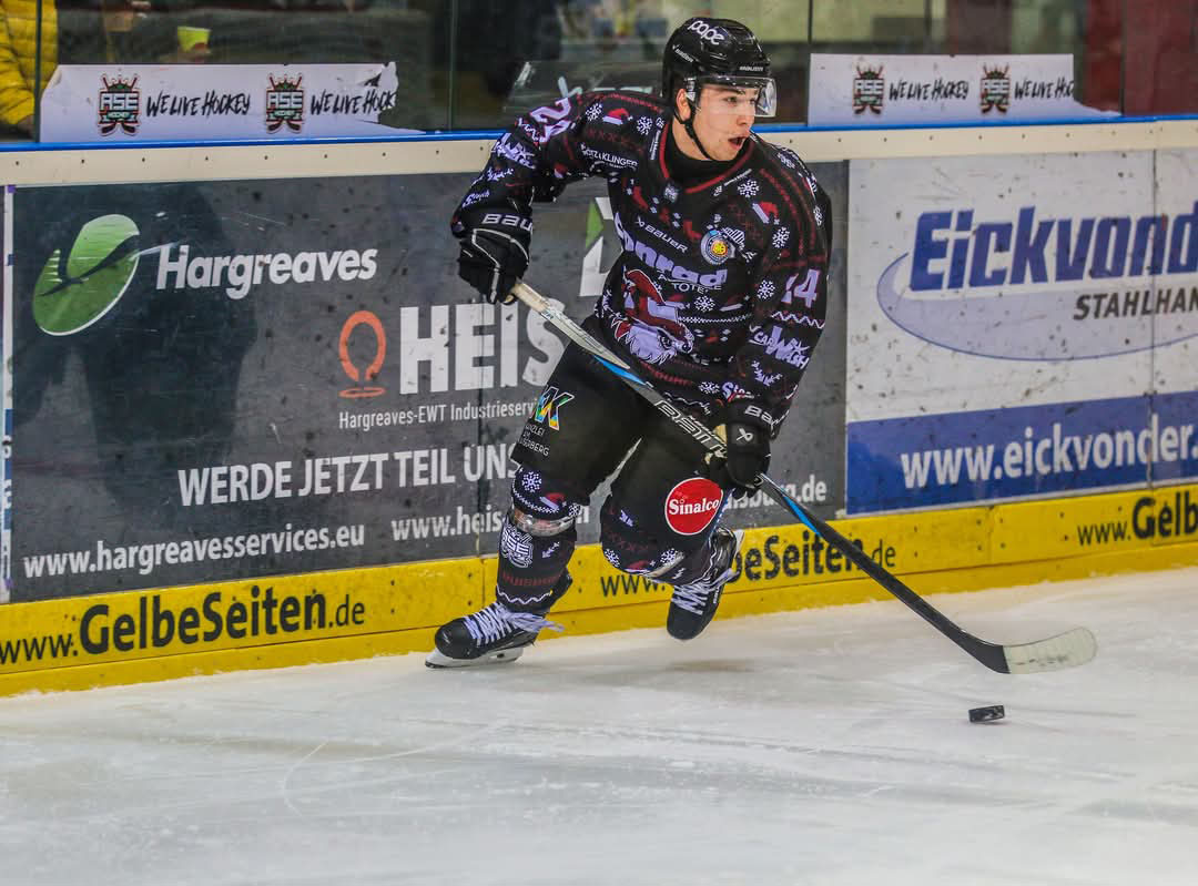 Dennis Mensch im Trikot der Füchse Duisburg - Copyright Justin Herschfeld